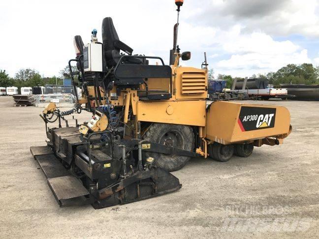 CAT AP 300 Finišery