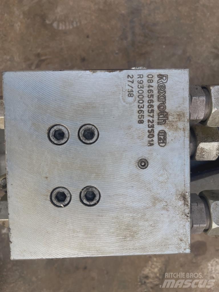 Liebherr A 910 Comp Hydraulika