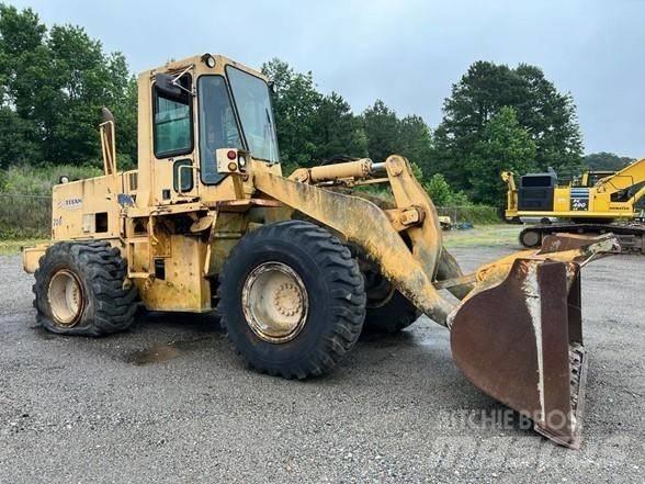 Komatsu WA 320-1 Kolové nakladače