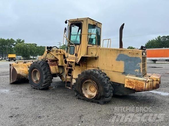 Komatsu WA 320-1 Kolové nakladače