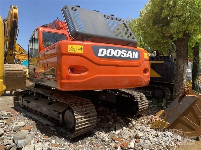 Doosan DX 225 LC Pásová rýpadla