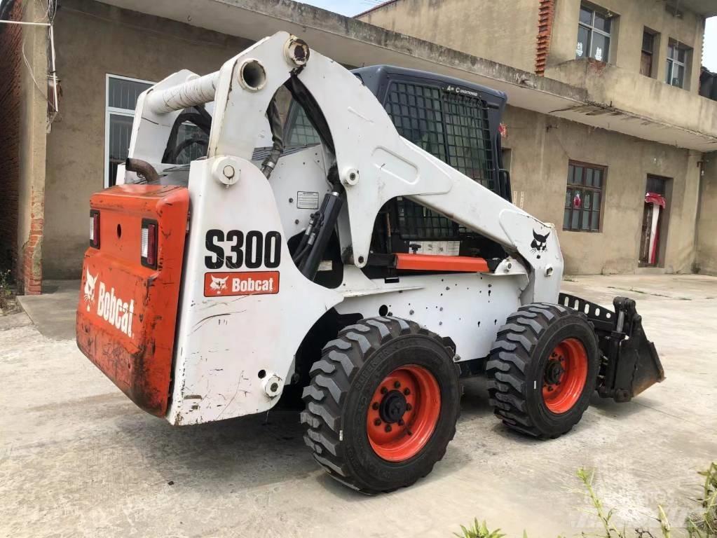 Bobcat S 300 Smykem řízené nakladače