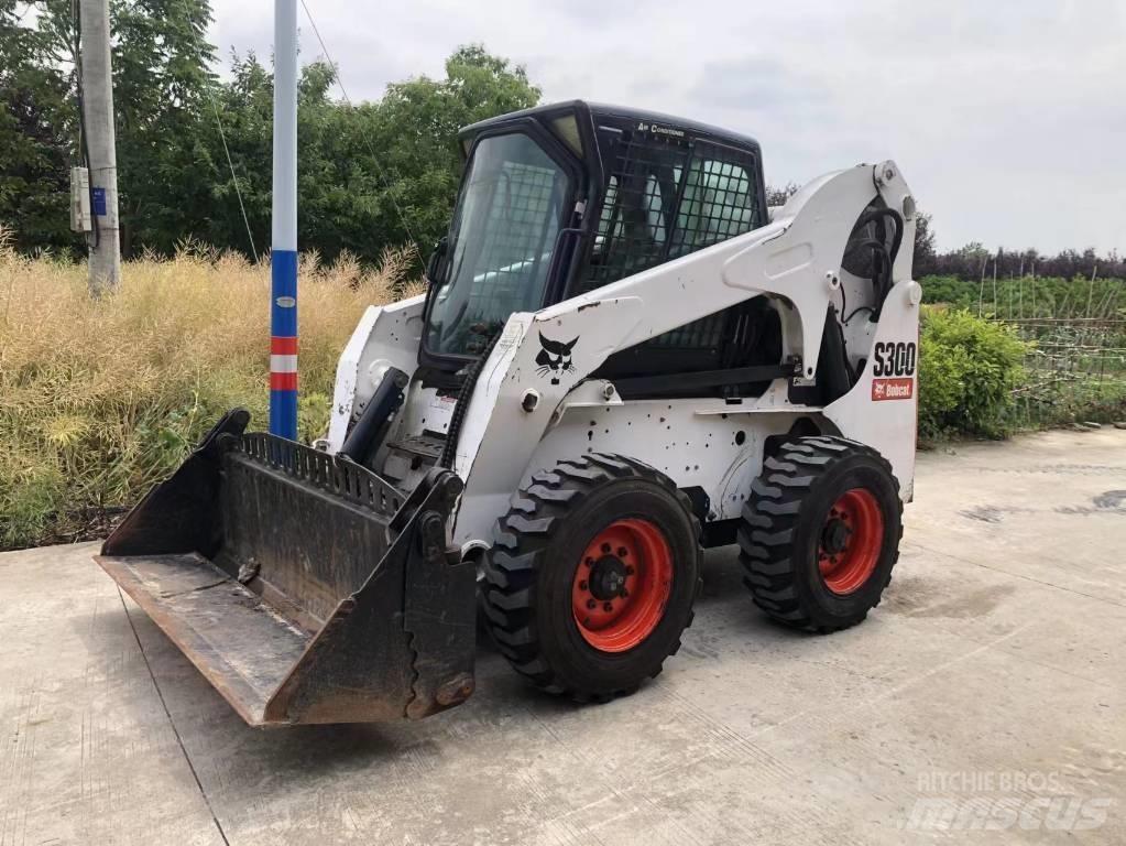 Bobcat S 300 Smykem řízené nakladače