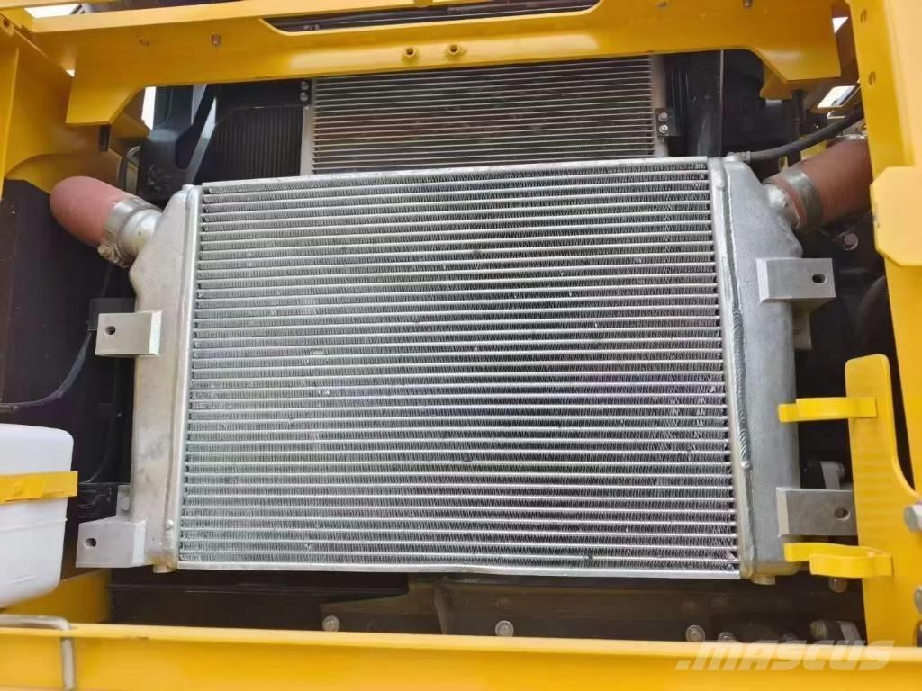 Komatsu 350-8 Pásová rýpadla