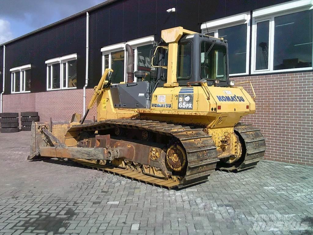 Komatsu D65PX-15 Pásové dozery