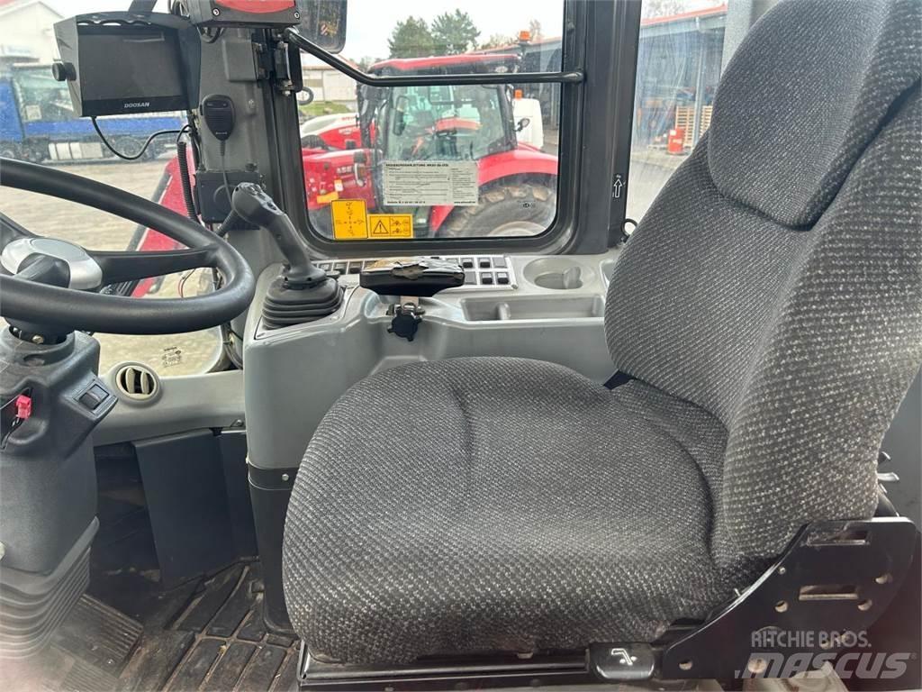 Doosan DL 300 Kolové nakladače