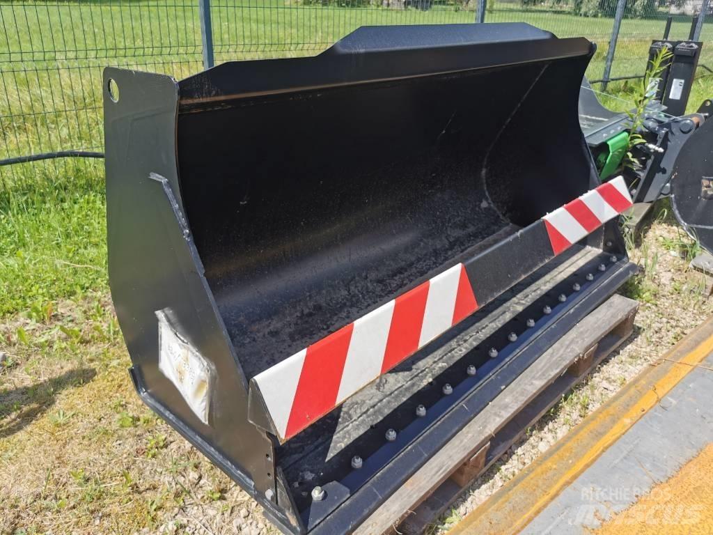 JCB Universals Výložníky a lžíce