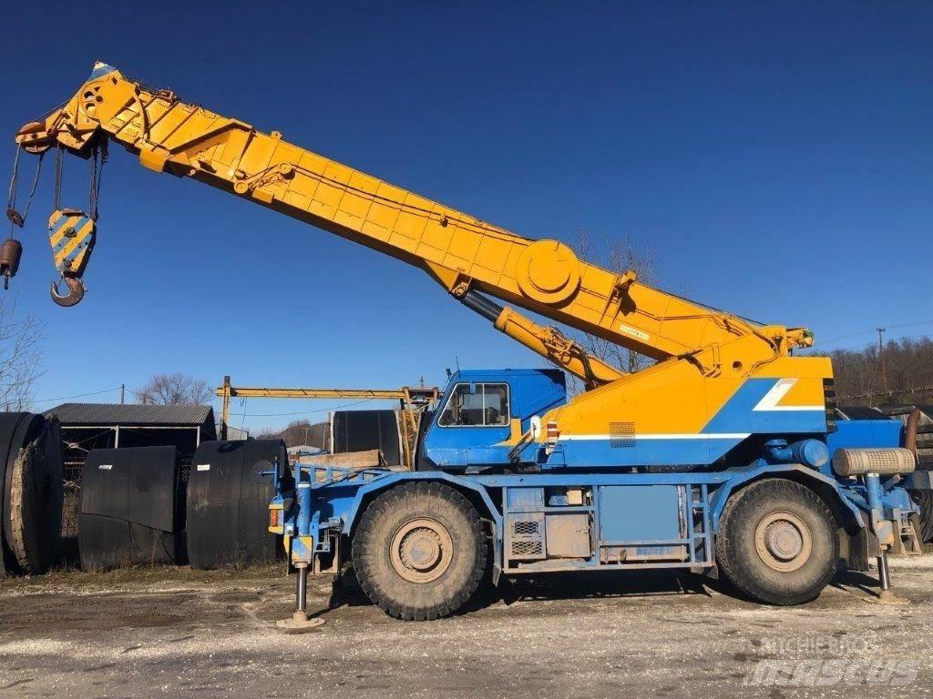 Kobelco RK 450 Jeřáby pro těžký terén