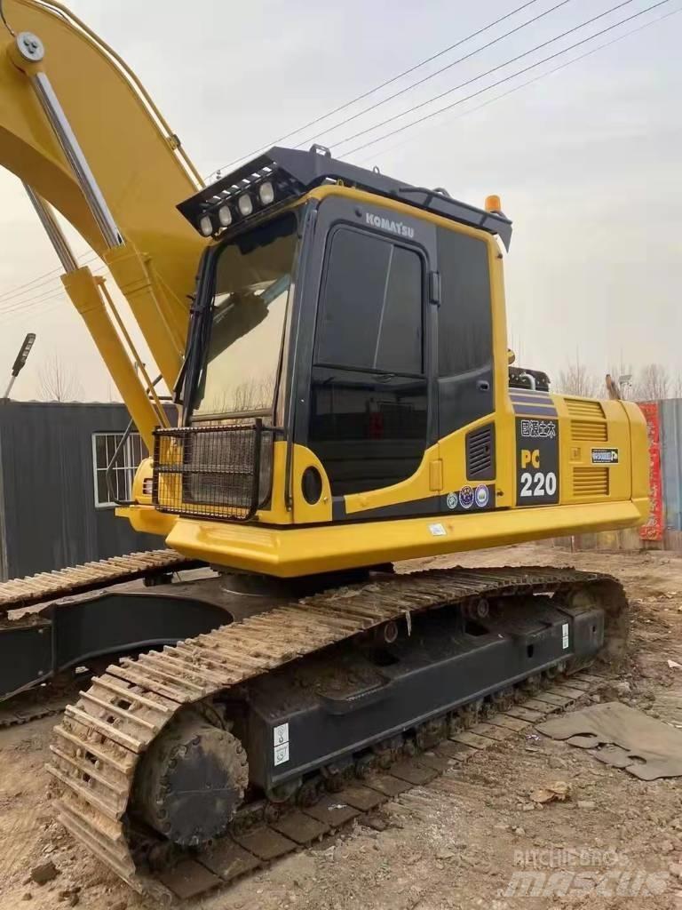 Komatsu PC220-8 Kolová rýpadla