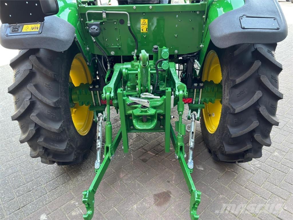 John Deere 5050E Traktory