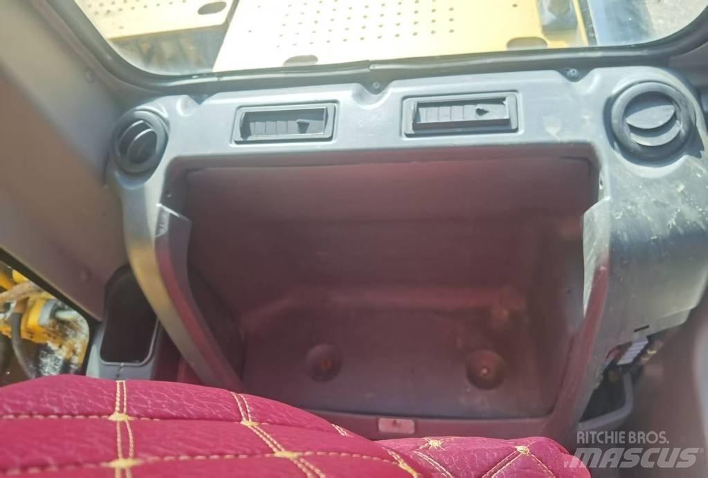 CAT 320d2 Pásová rýpadla