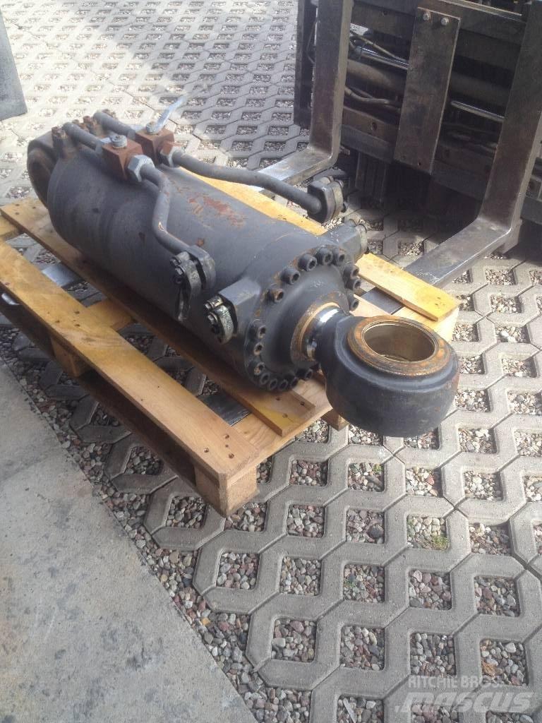  Siłownik Volvo 220 E Kolové nakladače