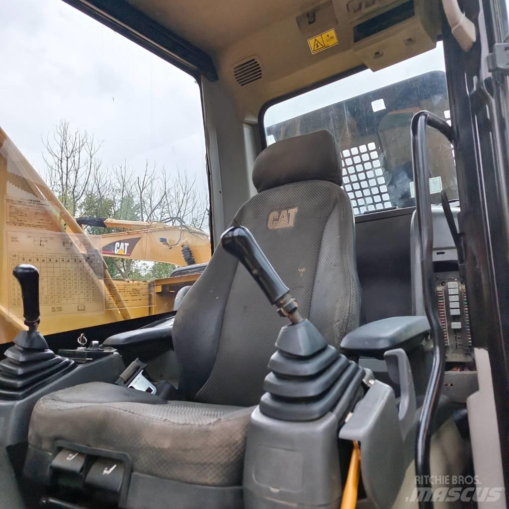 CAT 320 D Pásová rýpadla