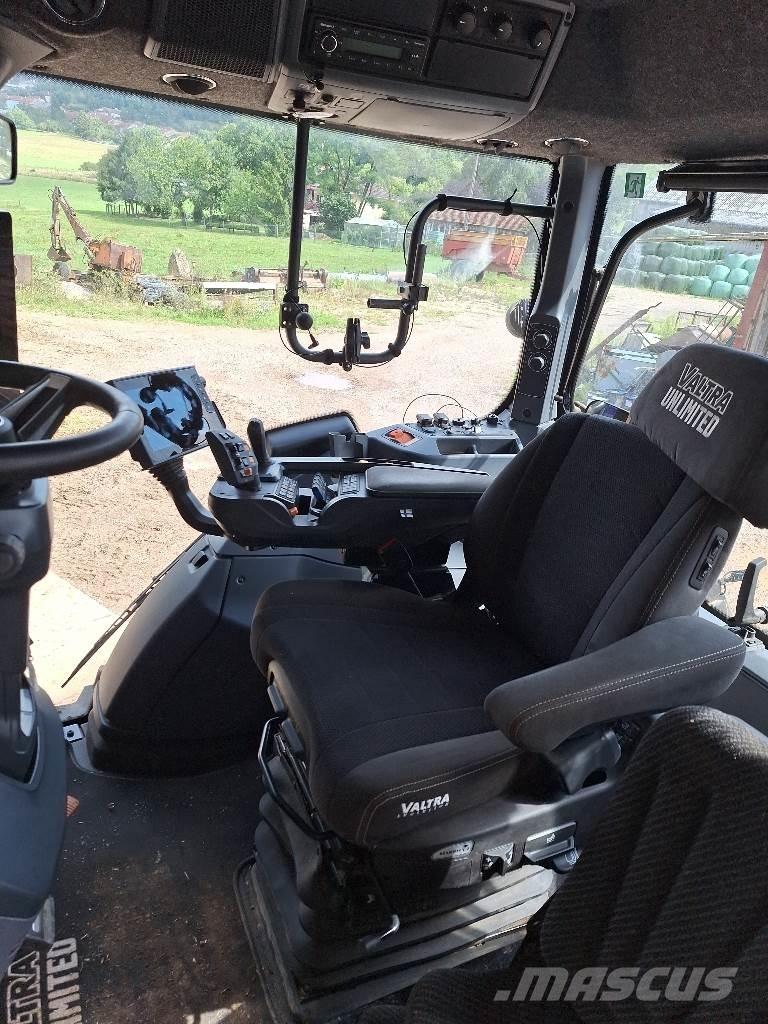 Valtra Q265 Traktory
