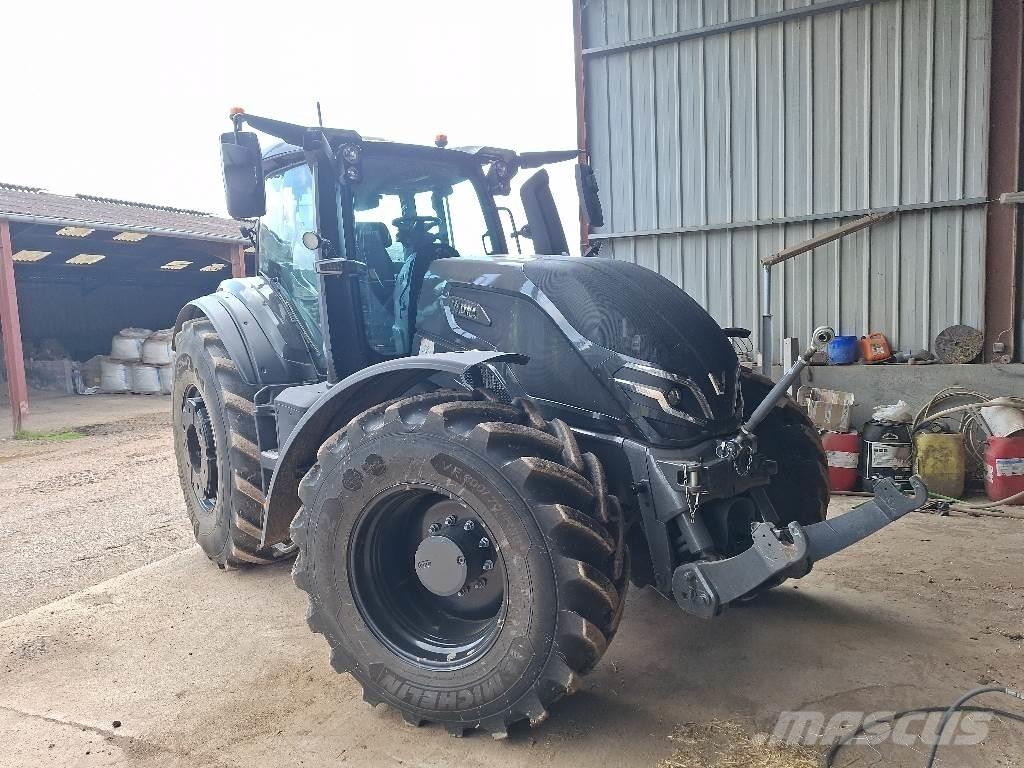 Valtra Q265 Traktory