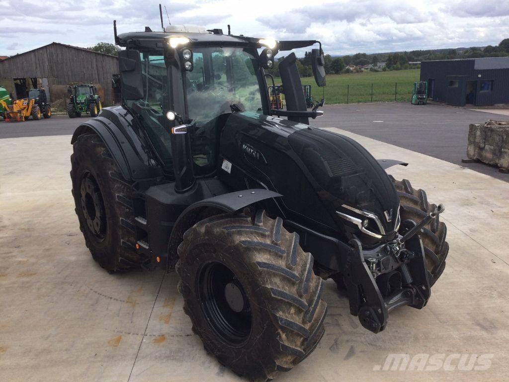 Valtra Q265 Traktory