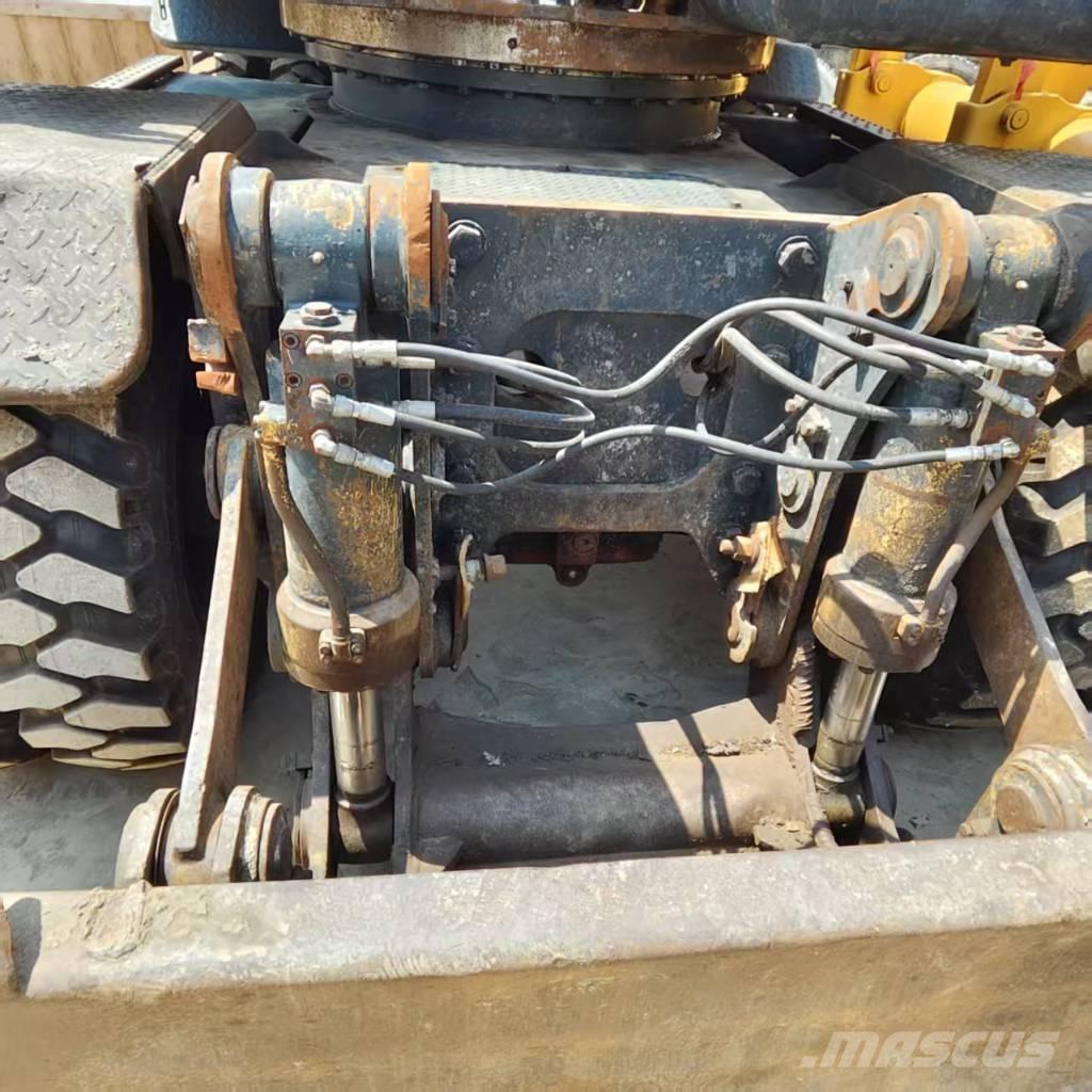 Hyundai R210W-9 Kolová rýpadla