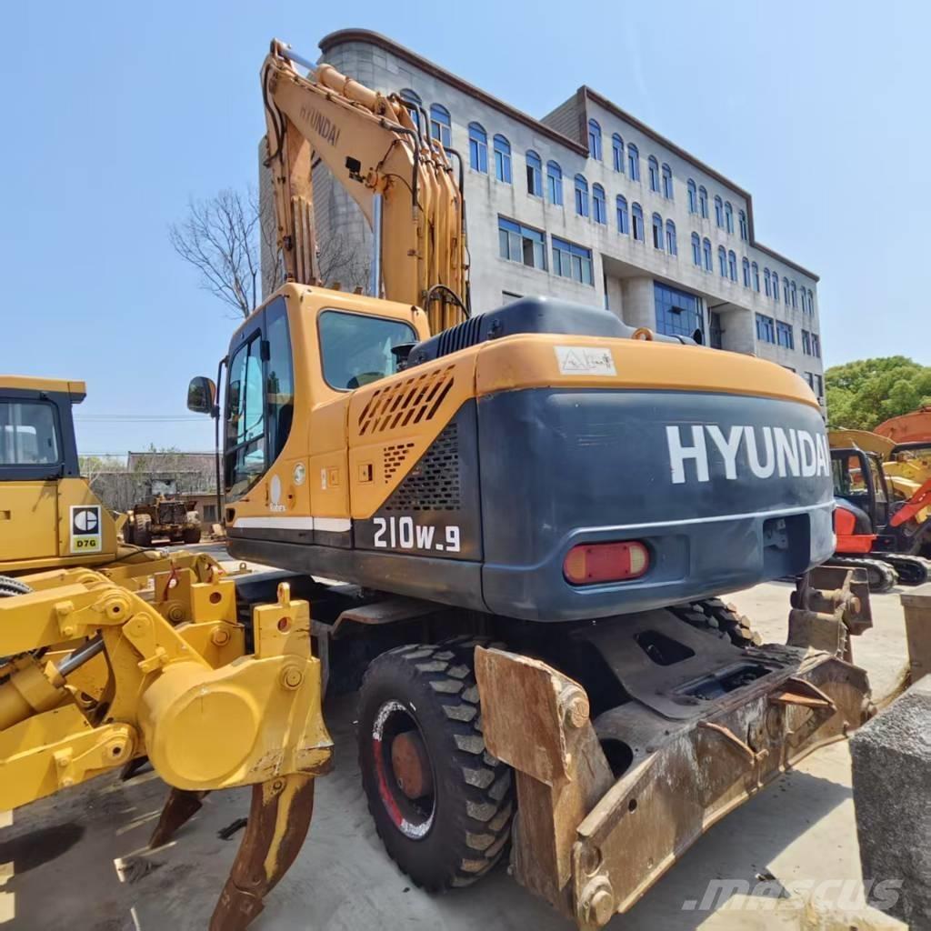 Hyundai R210W-9 Kolová rýpadla