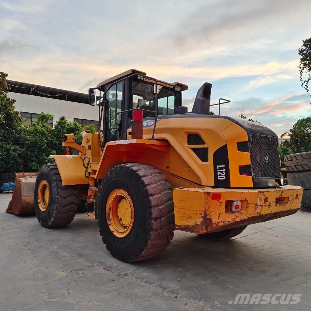 Volvo L 120 Kolové nakladače