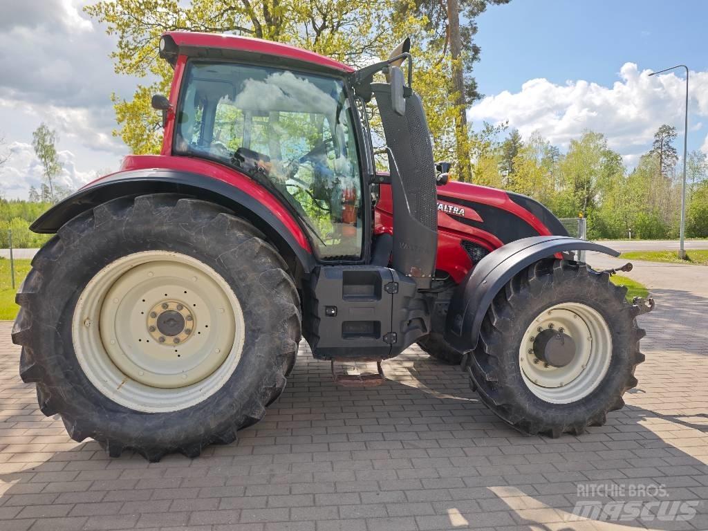 Valtra T 214 D Traktory