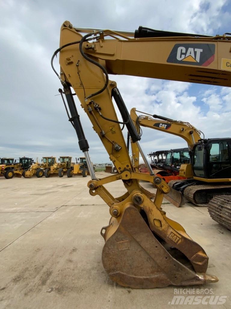CAT 323 Pásová rýpadla