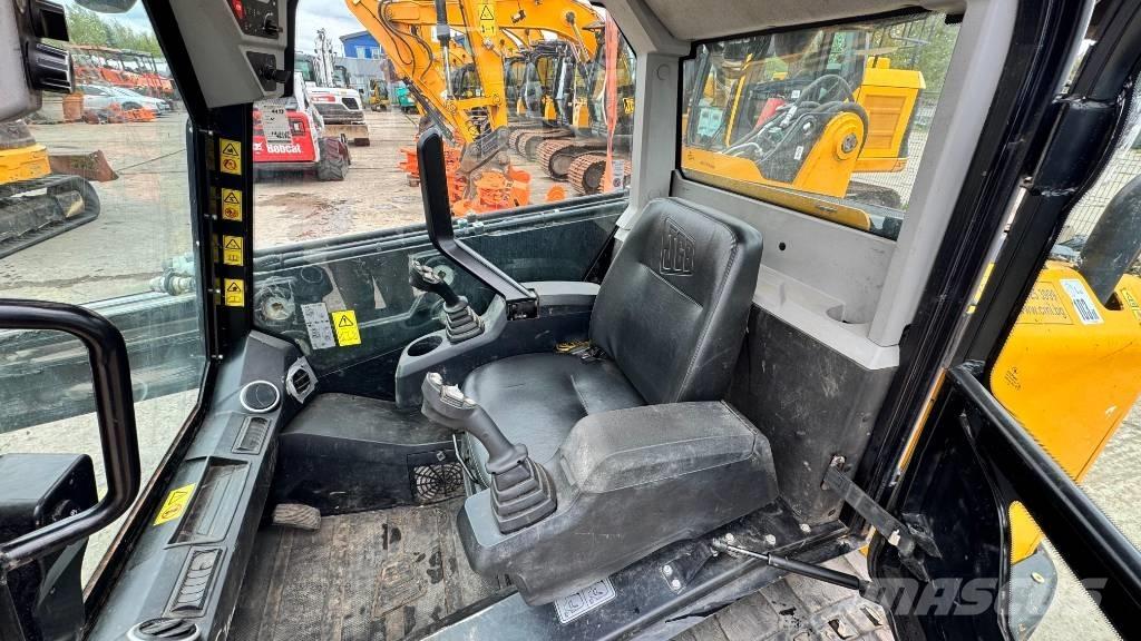 JCB 3 TS-8T Smykem řízené nakladače