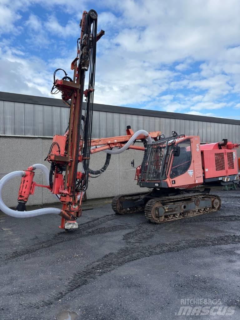 Sandvik DQ 500 Povrchové vrtací stroje