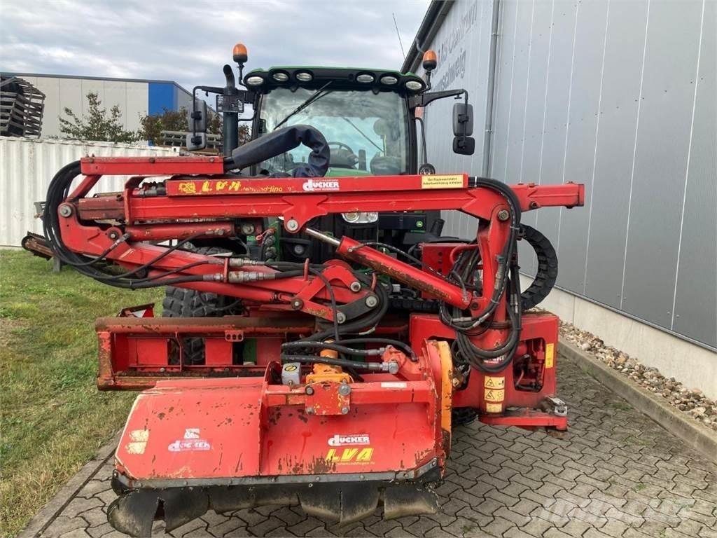 John Deere 6110R Traktory