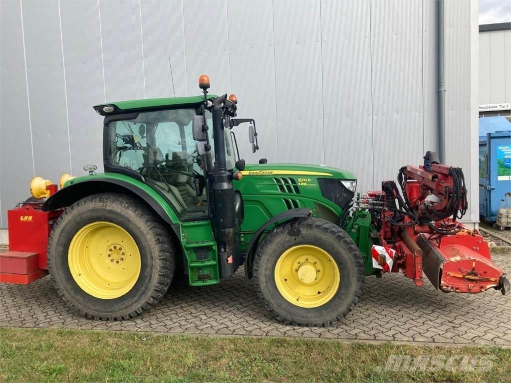 John Deere 6110R Traktory