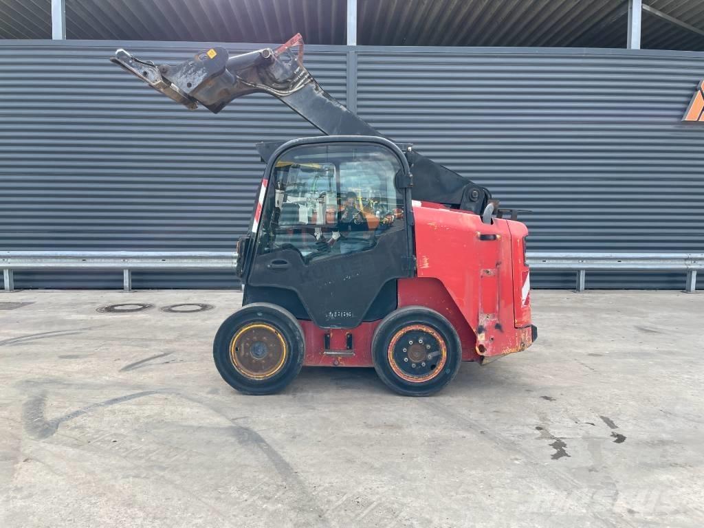 JCB R260 Smykem řízené nakladače