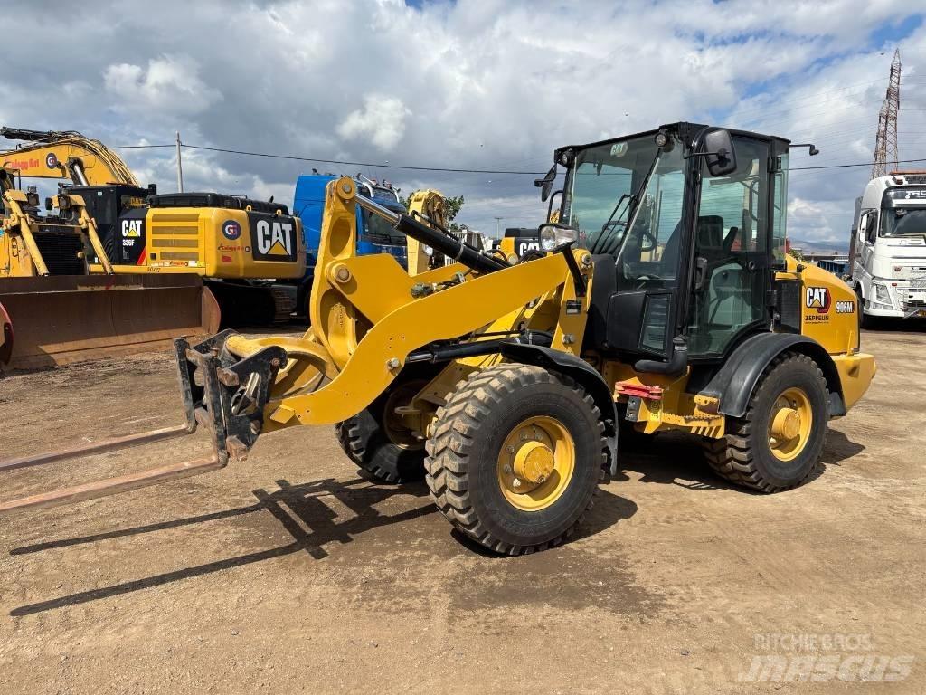 CAT 906 M Kolové nakladače