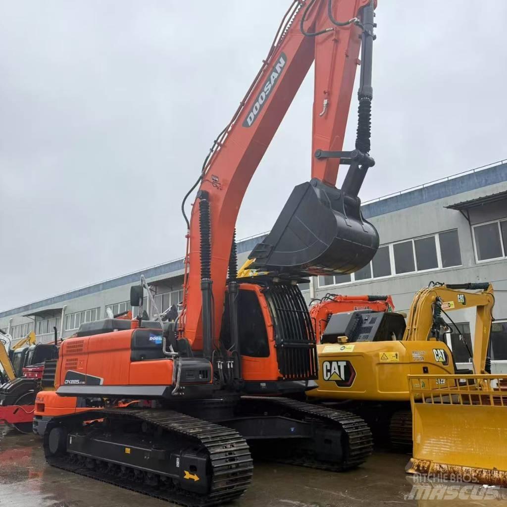 Doosan DX225LC-9C Midi rýpadla 7t - 12t