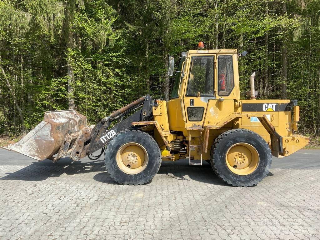 CAT IT 12 B Kolové nakladače