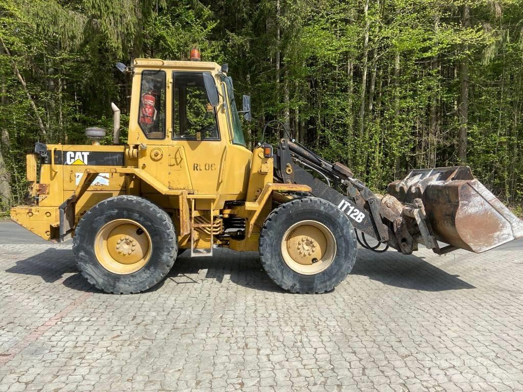 CAT IT 12 B Kolové nakladače