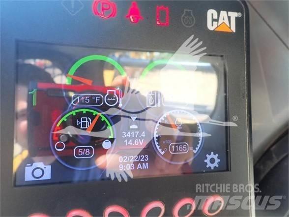 CAT 259D3 Smykem řízené nakladače