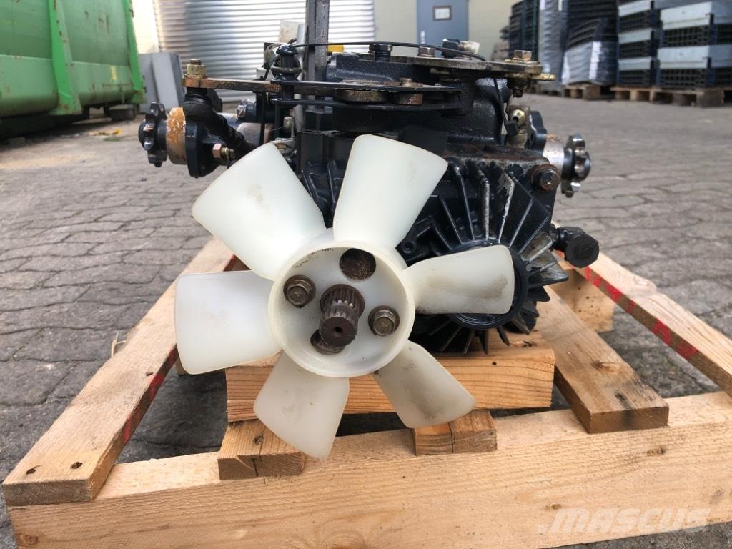 Iseki SXG 19 Sekačky se stojící obsluhou