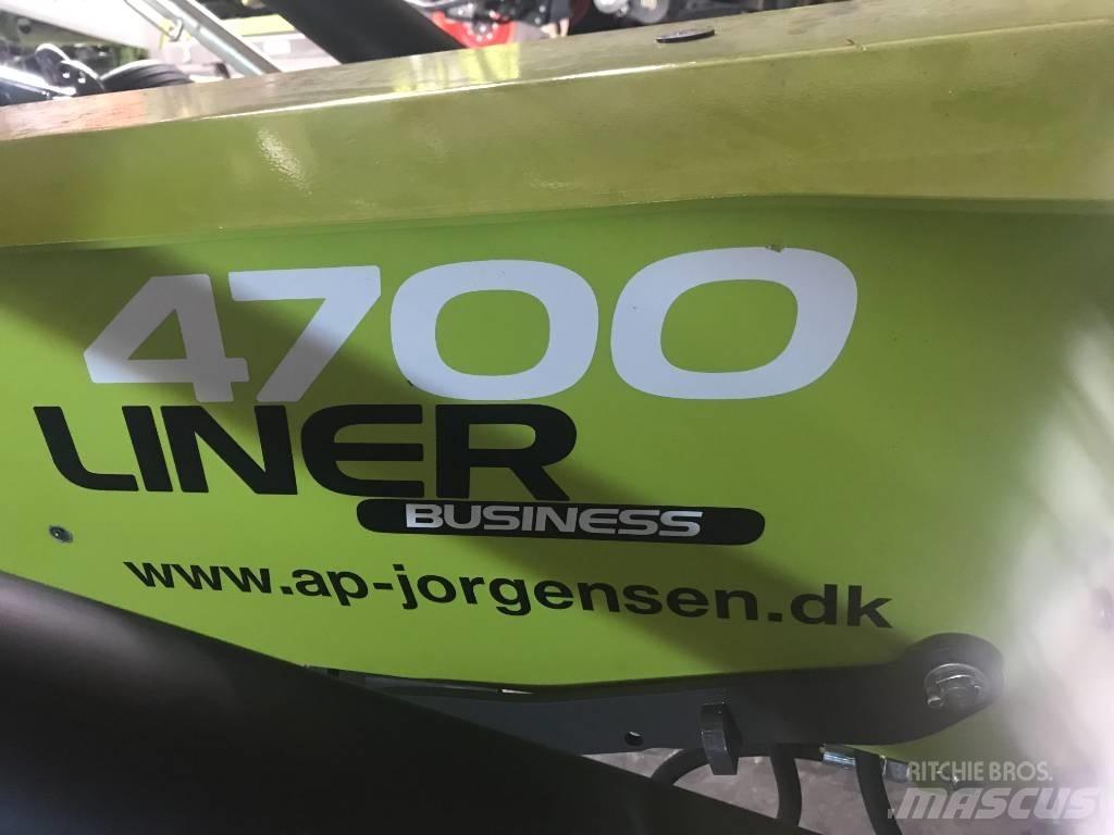 CLAAS Liner 4700 Obraceče a shrabovače sena