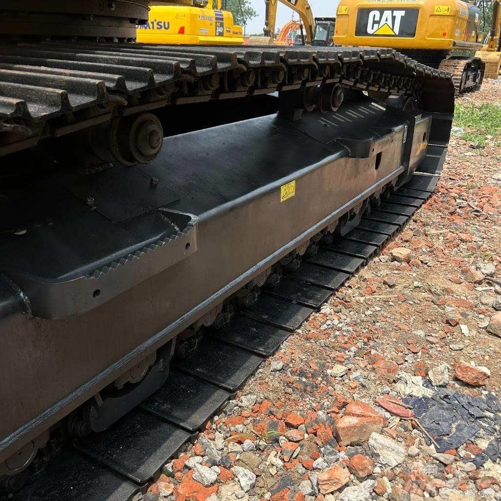 Komatsu 240-8 Pásová rýpadla