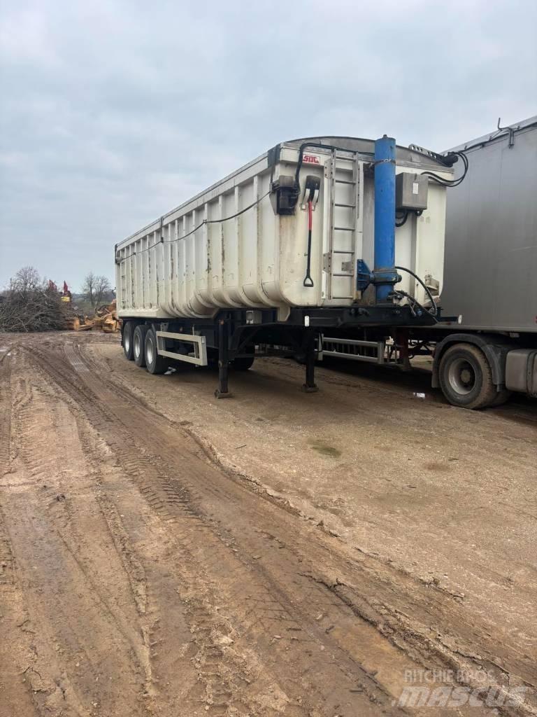 SDC Trailers LTD Plachtové návěsy
