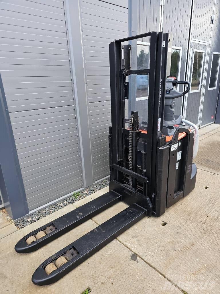 BT SPE 200 D 2500mm Ručně vedené vysokozdvižné vozíky