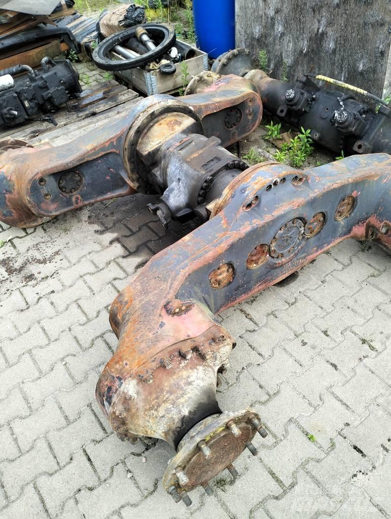 John Deere 1270B Pásy, řetězy a podvozek
