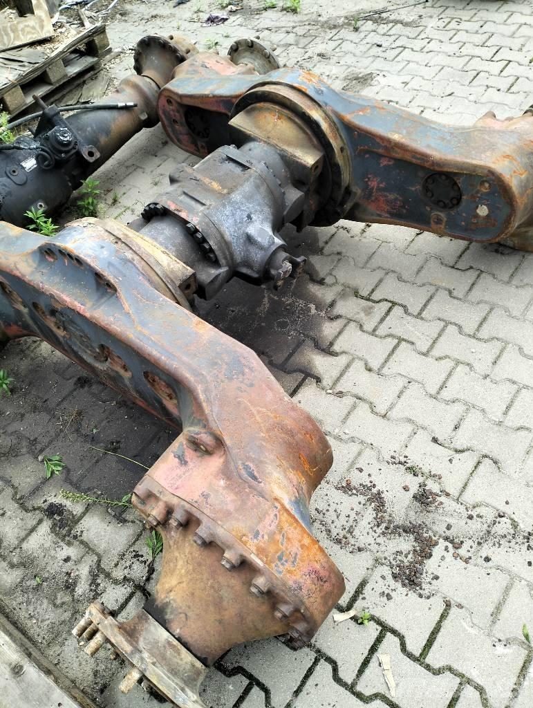 John Deere 1270B Pásy, řetězy a podvozek