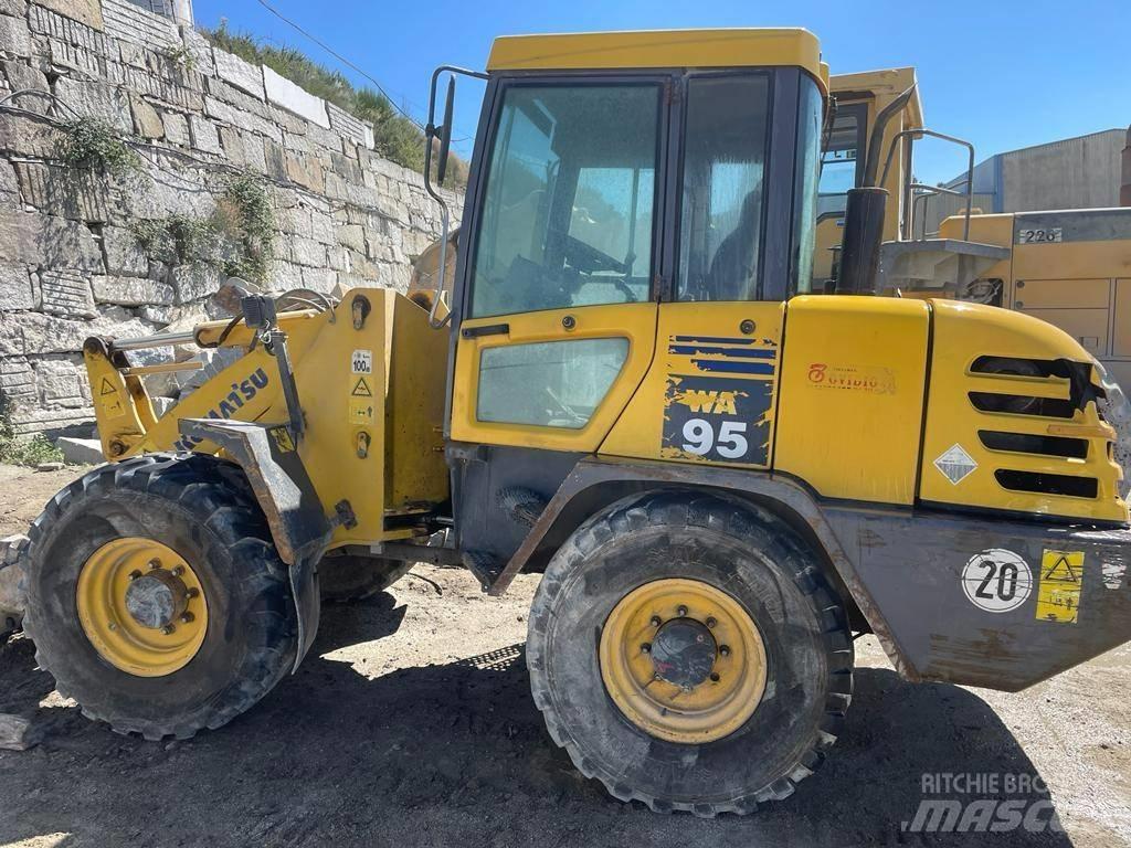 Komatsu WA95-3 Kolové nakladače