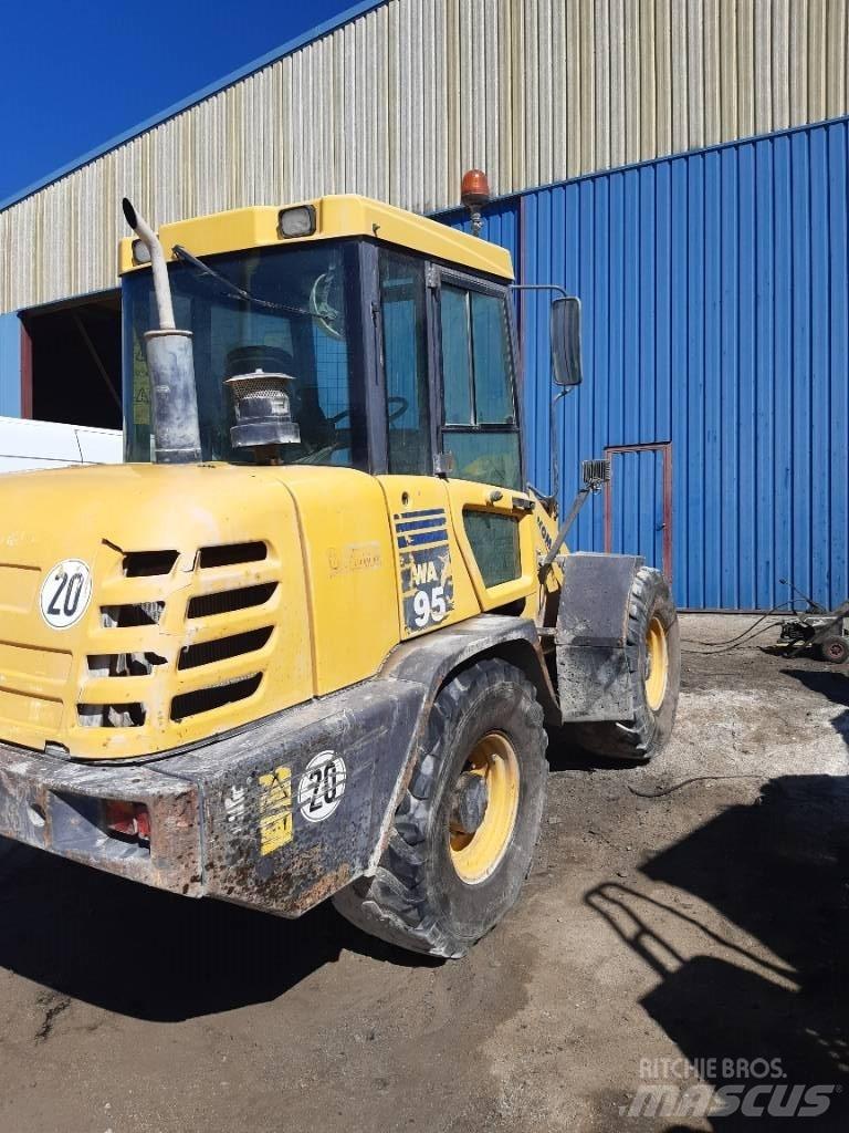 Komatsu WA95-3 Kolové nakladače