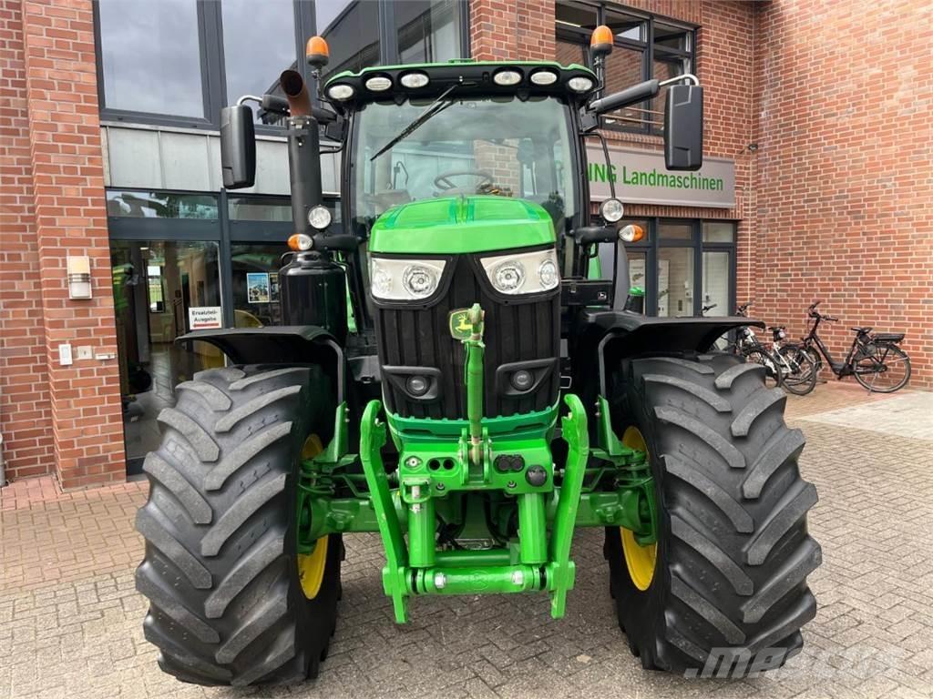 John Deere 6215R Traktory