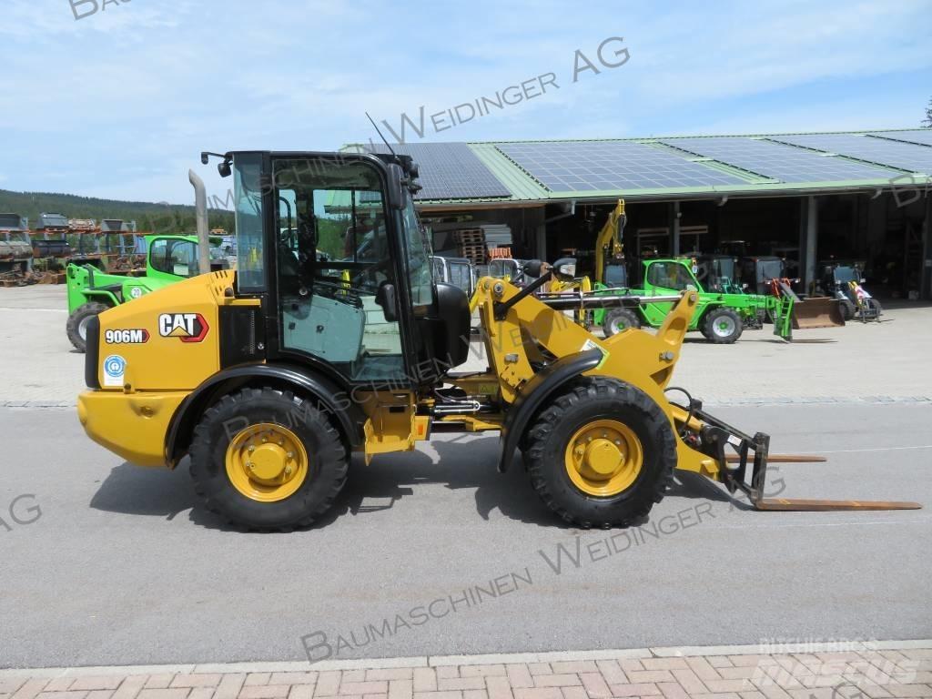 CAT 906M Kolové nakladače