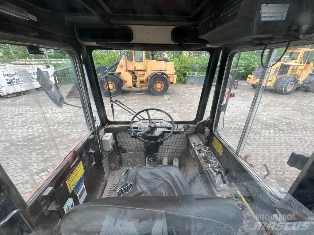 Bollnäs BT25T Terminálový tahač