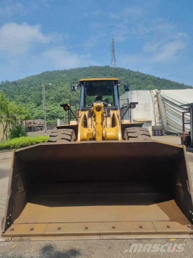 CAT 966 H Kolové nakladače