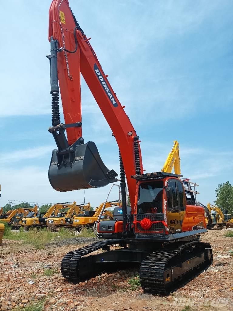 Doosan DX300LC Pásová rýpadla