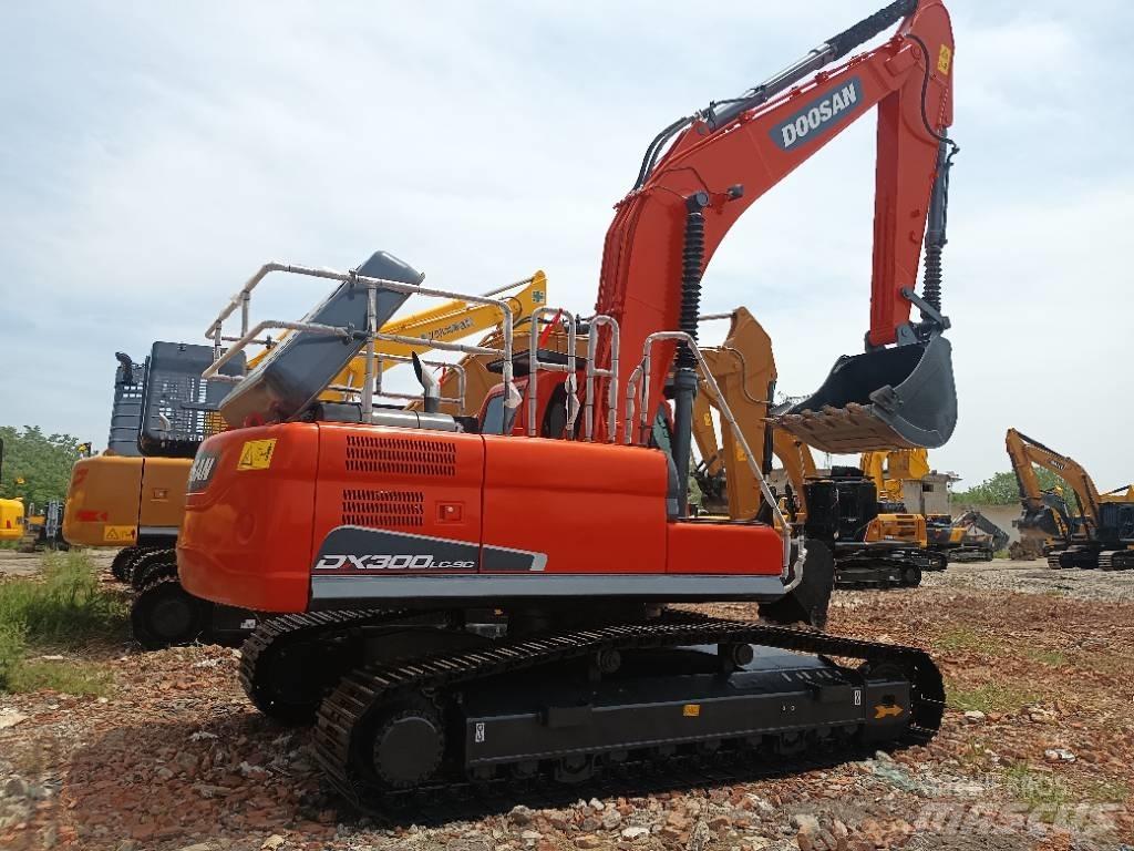 Doosan DX300LC Pásová rýpadla